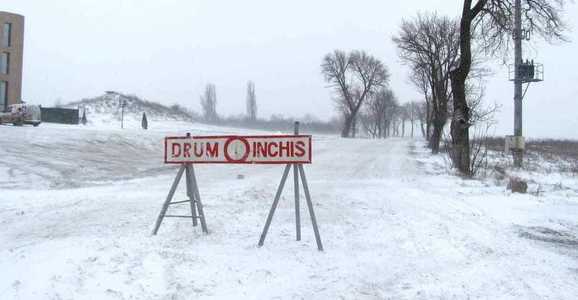 Iaşi: Drumul naţional dintre Paşcani şi Târgu Frumos a fost închis luni seară, din cauza viscolului