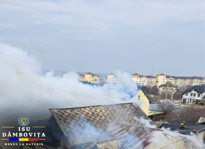 Incendiu la o pensiune din municipiul Târgovişte. Nu au fost raportate victime - FOTO
