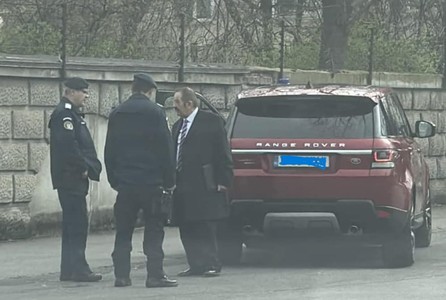 Fostul prefect de Gorj Dan Ilie Morega, cercetat sub control judiciar după ce a condus o maşină în Bucureşti deşi are permisul retras pe motive medicale / El a primit interdicţia de a mai conduce vehicule pe drumurile publice 
