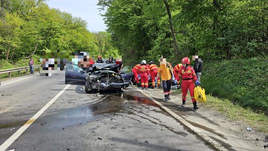 Accident rutier pe DN 13, în judeţul Mureş/ Primele informaţii arată că sunt cinci persoane rănite/ Traficul este blocat - FOTO 