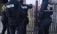 Poliţia Română: 21 de mandate de percheziţie în judeţele Braşov, Timiş, Teleorman, Ilfov şi municipiul Bucureşti, într-o cauză privind săvârşirea infracţiunilor de constituirea unui grup infracţional organizat, trafic de migranţi 