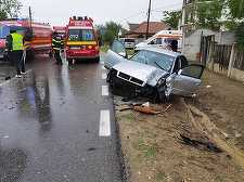 UPDATE - Dolj - Grav accident în localitatea Sadova / Un bărbat de 75 de ani a murit şi cinci persoane sunt rănite / Accidentul, produs de bărbatul de 75 de ani - FOTO