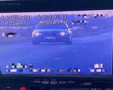 Mehedinţi: Şofer de 19 ani prins cu 205 kilometri la oră, pe un sector de drum unde viteza maximă admisă este 70 de kilometri la oră

