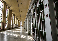 Scandal în faţa Penitenciarului Ploieşti, după ce un deţinut a fost bătut de altul/ Membrii familiei celui bătut s-au adunat să-şi exprime nemulţumirea/ Nouă persoane au fost amendate