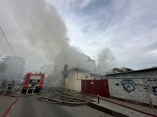 Incendiu cu degajări mari la fum la o casă din Sectorul 2 al Capitalei - FOTO