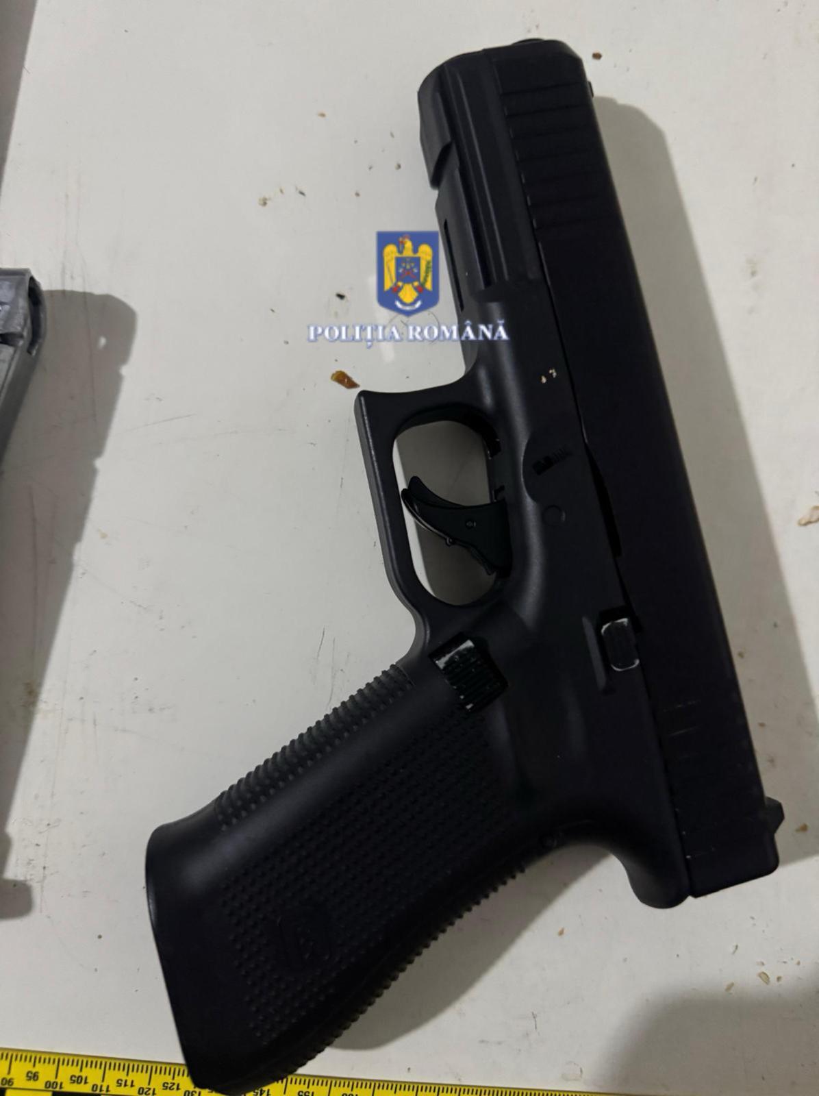 Percheziţii în Piteşti şi Rucăr pentru combaterea antisemitismului | sursa foto: News.ro Percheziţii în Piteşti şi Rucăr pentru combaterea antisemitismului | sursa foto: News.ro