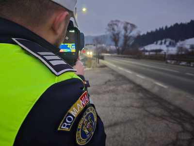 Suceava: Un tânăr din Volovăţ a rămas fără permis pentru 330 de zile pentru abateri în trafic şi are de plătit amenzi de 16.000 de lei. Luna trecută, un şofer din aceeaşi localitate a rămas fără permis pentru un an