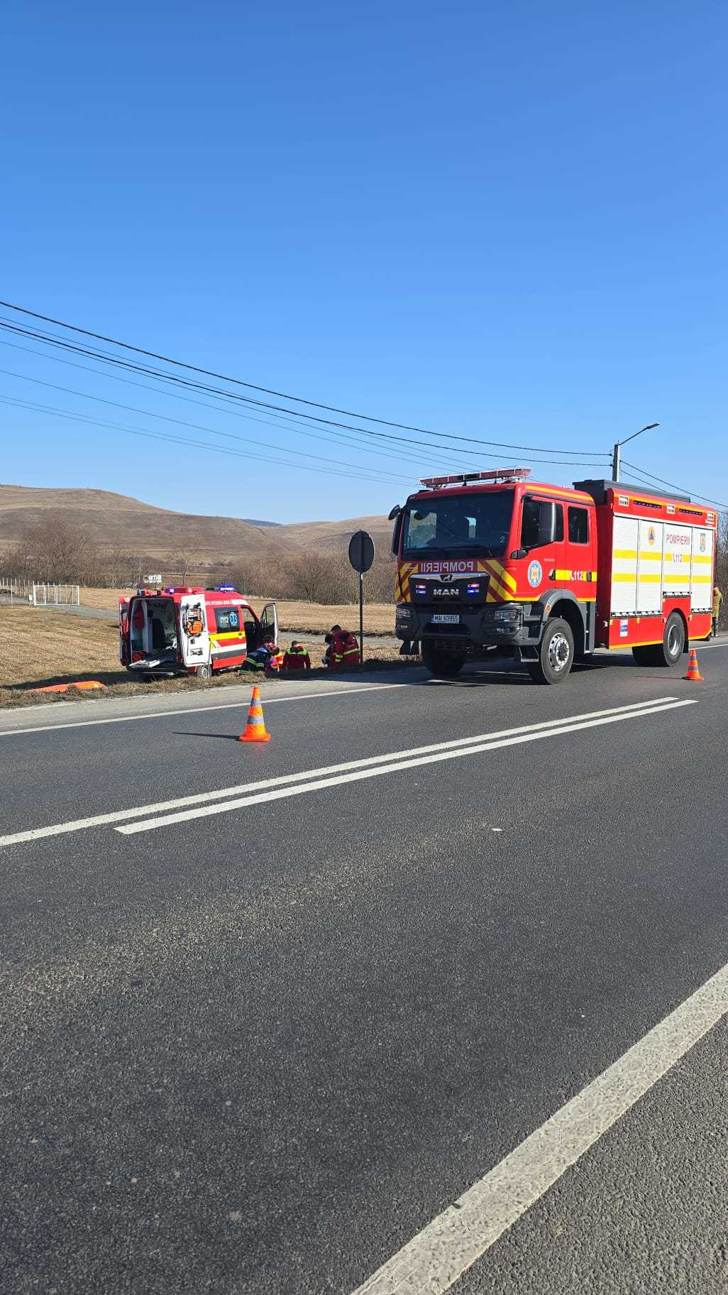 Copil de 10 ani, inconştient după ce a fost lovit de o maşină în judeţul Cluj