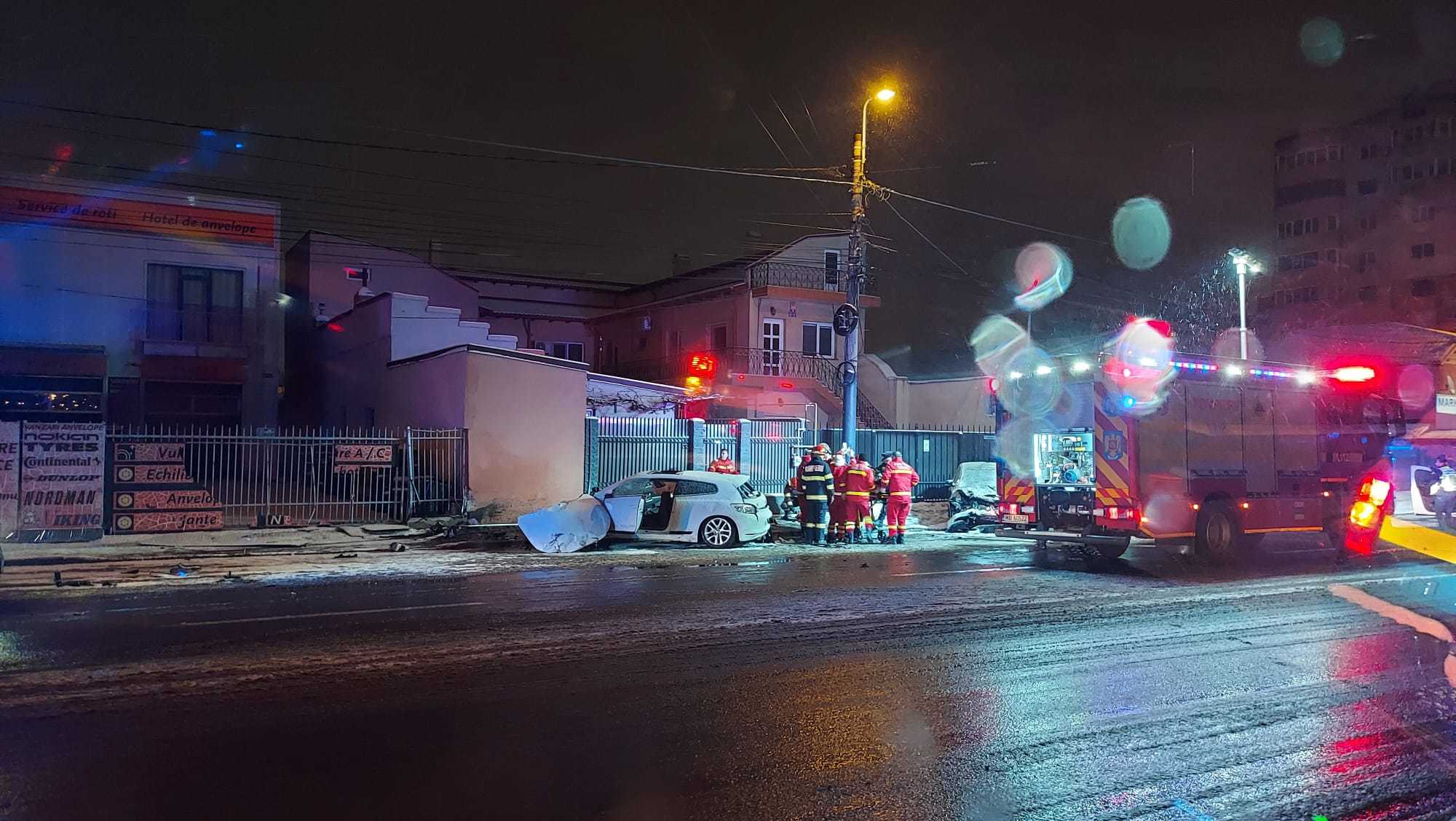 Constanţa: Băiat de 15 ani, grav rănit după ce a condus o maşină şi a intrat într-un autoturism parcat / El a fost găsit în stop cardiorespirator şi resuscitat de cadrele medicale – FOTO