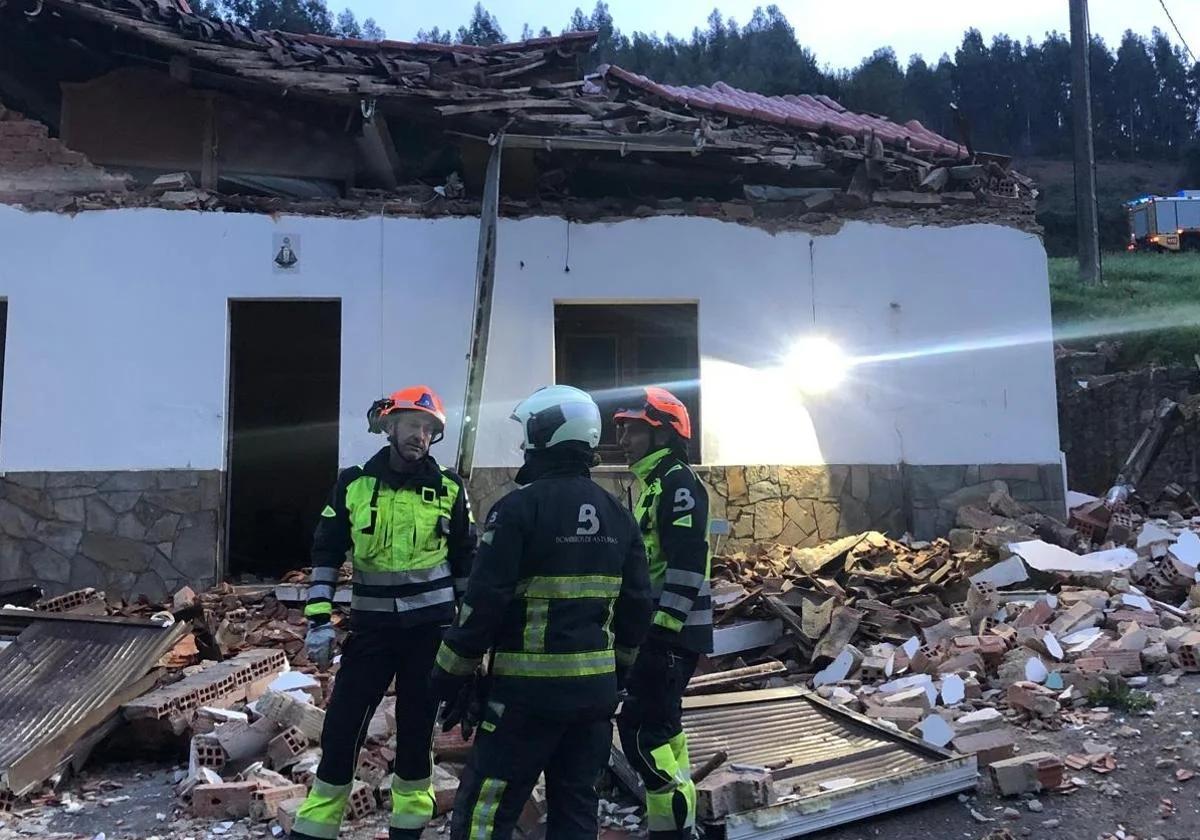 Doisprezece români, cinci adulţi şi şapte copii, răniţi după ce acoperişul casei în care se mutaseră de mai puţin de o lună, într-o localitate din regiunea spaniolă Asturia, s-a prăbuşit peste ei