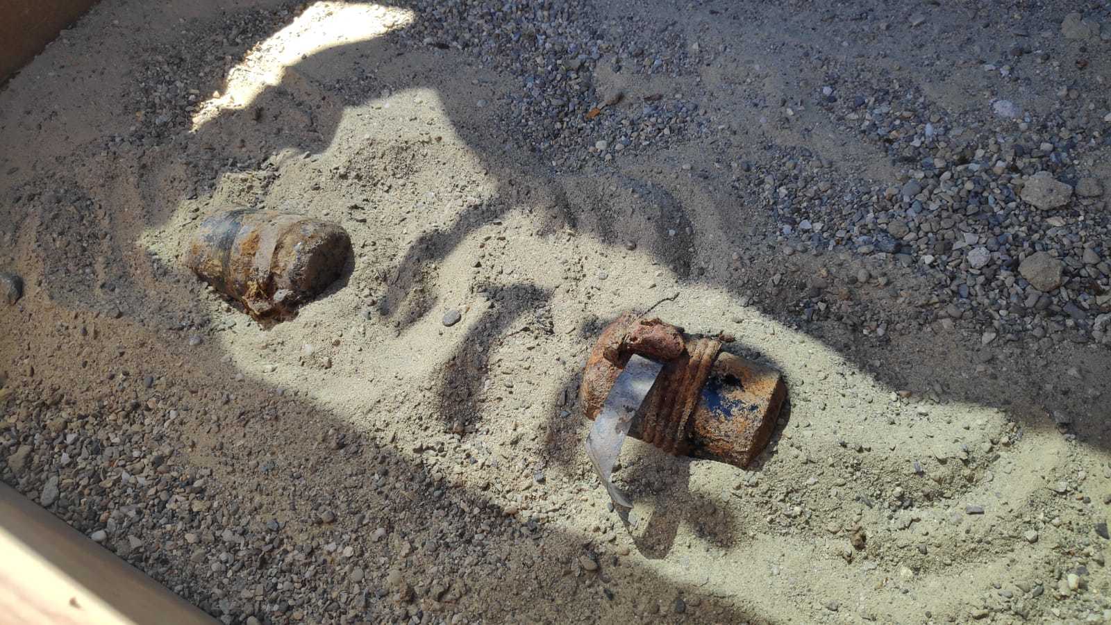 Neamţ: Grenade provenind din Al Doilea Război Mondial, descoperite pe un teren agricol. Muniţia a fost ridicată pentru a fi distrusă în siguranţă