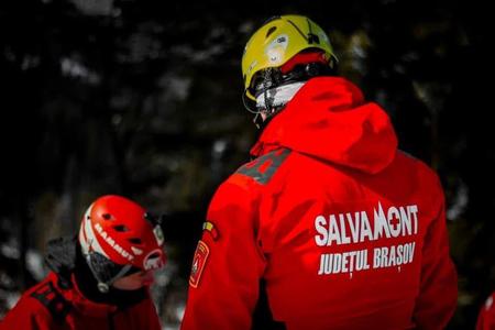 Recomandări Salvamont, în contextul ploilor şi al scăderii temperaturilor: Turiştii să se informeze din timp cu privire la starea vremii, să aleagă trasee marcate şi aibă echipament adecvat sezonului de iarnă