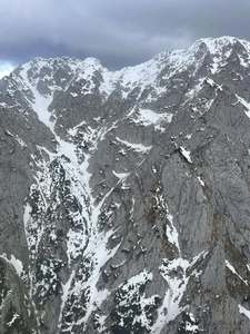 Încă un accident în zona montană - Un bărbat de 47 de ani a murit, după ce a căzut în gol 250 – 300 de metri în Piatra Craiului / Se afla alături de fratele său şi nepotul de 12 ani - FOTO