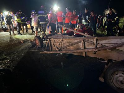 Covasna: Coliziune între un autoturism şi o căruţă, pe DN 11B Târgu Secuiesc-Cozmeni, în zona localităţii Sânzieni / 4 persoane din căruţă au fost rănite / Traficul rutier, întrerupt în ambele sensuri