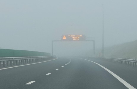 UPDATE - Cod galben de ceaţă în mai multe judeţe în următoarele ore / Vizibilitate redusă în unele locuri sub 50 de metri / Avertismentul Infotrafic