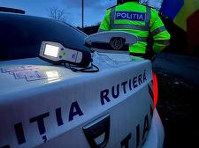 Sibiu: O femeie a fost rănită de maşina condusă de fiul ei de 11 ani / Trupul femeii, prins între maşină şi zidul unui imobil