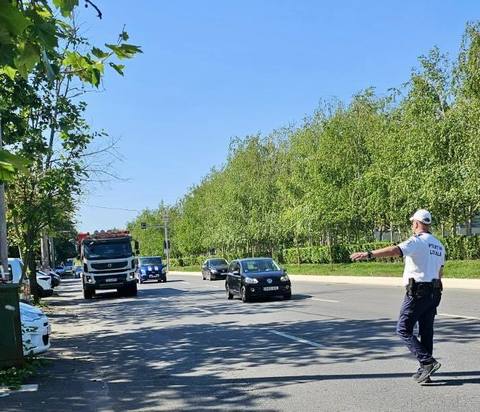Aproape 400 de autoutilitare care circulau în Bucureşti, verificate în ultima lună / S-au dat amenzi în valoare de peste 460.000 de lei pentru lipsa autorizaţiilor de circulaţie în zonele restricţionate