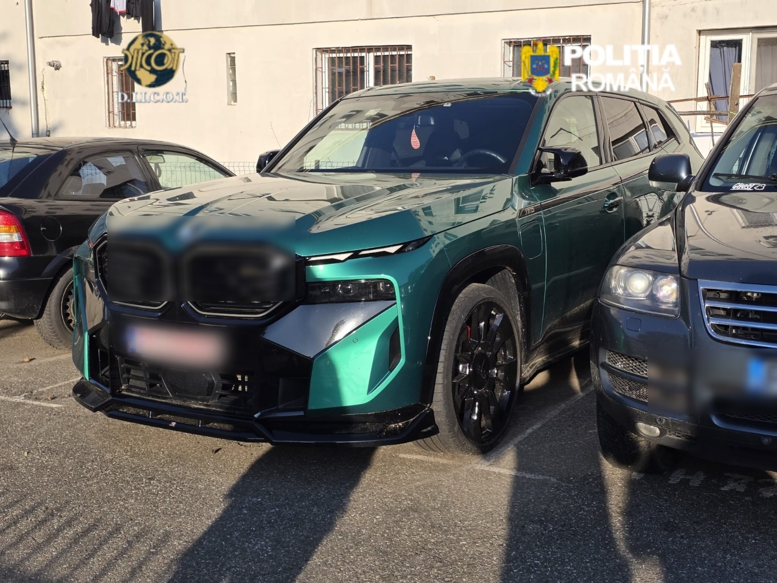 IGPR - 30 de percheziţii în cinci judeţe şi în Bucureşti, vizând un grup infracţional organizat care vindea autoturisme de lux furate din state UE - FOTO, VIDEO