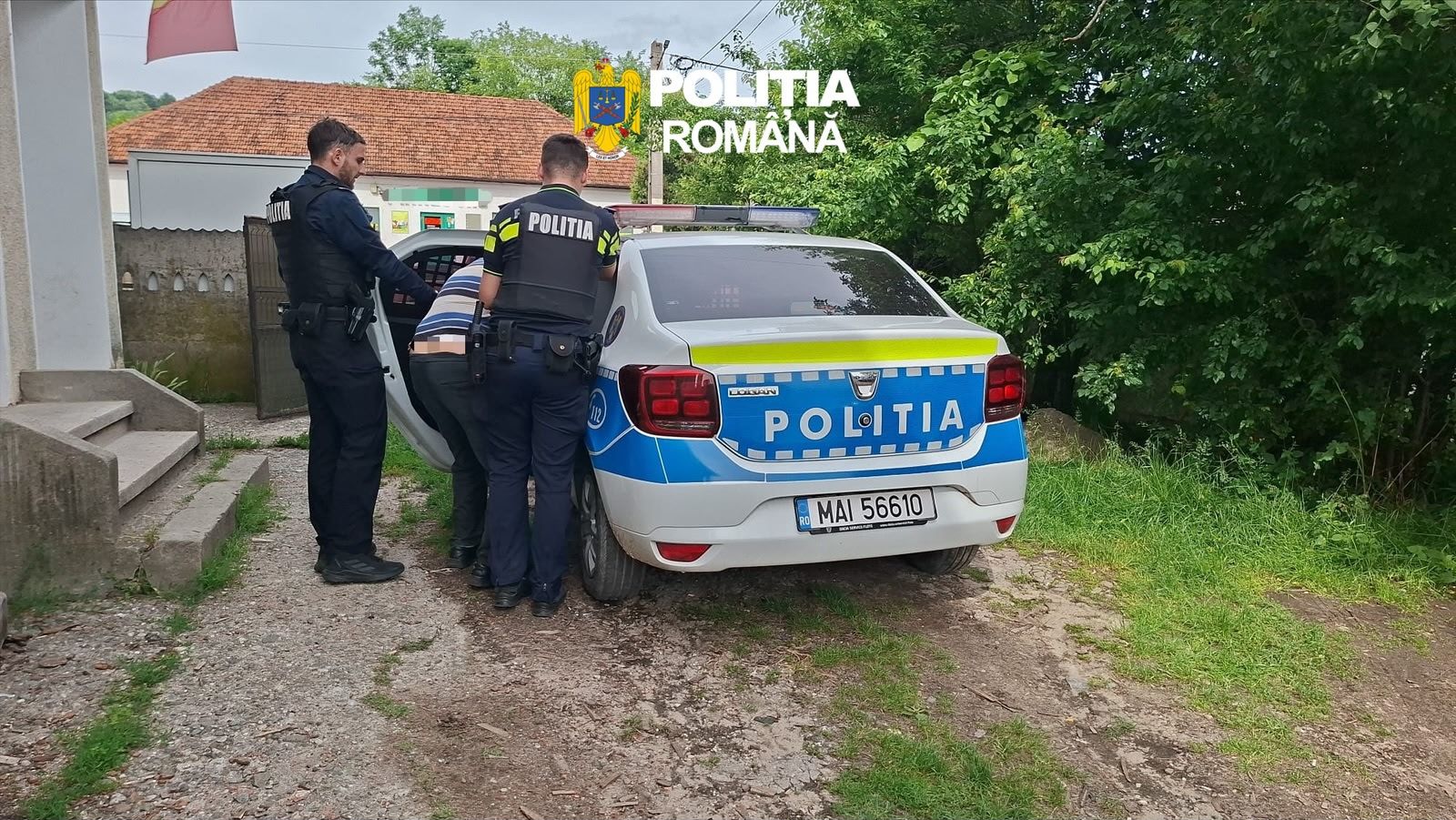 Vâlcea: Bărbat de 77 de ani acuzat că a agresat sexual o elevă de nouă ani care se întorcea de la şcoală, reţinut de poliţişti/ Bâtrânul ar fi încercat să o convingă pe fată să îl însoţească la locuinţa sa - VIDEO