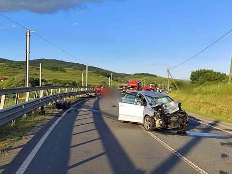 Grav accident rutier pe DN1F, în judeţul Cluj, unde o motocicletă a intrat în coliziune cu un autoturism