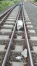 Un element de beton a fost aşezat pe calea ferată în Gara Constanţa, fiind lovit de un tren care circula dinspre Mangalia / Circulaţia feroviară nu a fost afectată, dar se putea produce deraierea trenului