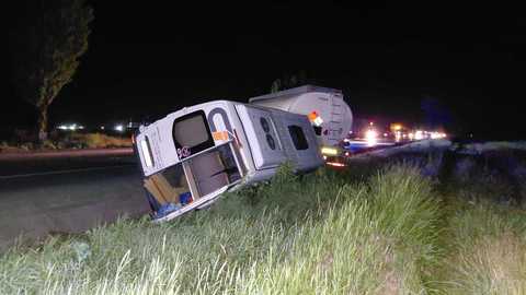 Accident grav în Neamţ, provocat de un tânăr de 18 ani aflat la volanul unei autoutilitare - 8 persoane au fost rănite - FOTO