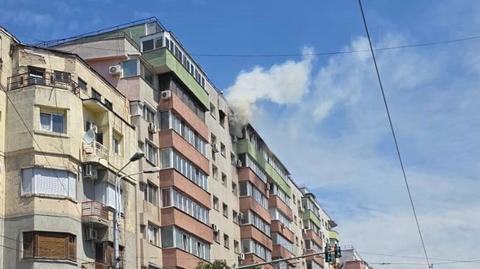 Bucureşti - Incendiu puternic într-un apartament situt la etajul8 al unui bloc de pe Calea Moşilor - FOTO
