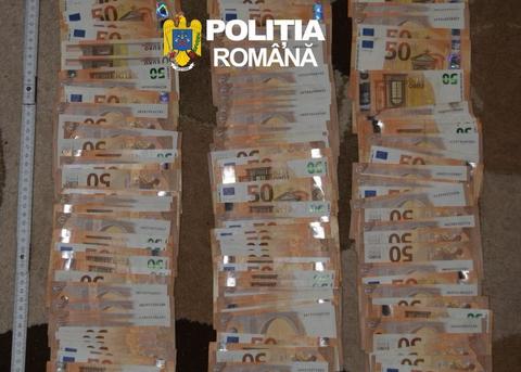 Percheziţii în Vâlcea şi Timiş, într-un caz de spălare a banilor/ Trei bărbaţi sunt acuzaţi că au transferat prin conturi bancare deschise în România şi Germania 1,5 milioane de lei, bani proveniţi din înşelăciuni comise în străinătate