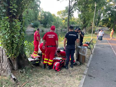 Timişoara: Bărbat scos din apele râului Bega de pompieri şi scafandri / A fost resuscitat, apoi transportat la spital inconştient, dar cu semne vitale