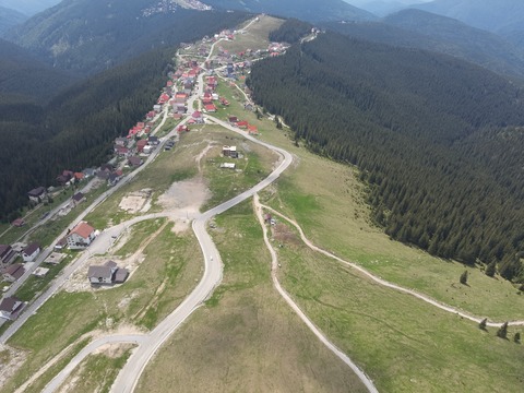 Accident cu două motociclete pe Transalpina – Un cetăţean maghiar nu ar fi adaptat viteza, într-o curbă, şi a intrat în coliziune cu o motocicletă care circula regulamentar din sens opus / Ambii motociclişti au fost răniţi