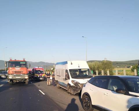 Sibiu - Accident în care au fost implicate patru maşini, pe A1. Patru persoane au fost rănite - FOTO