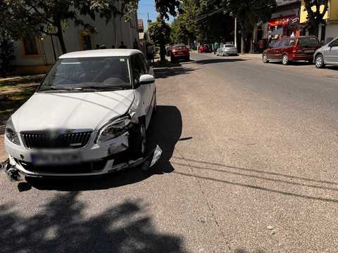 Accident în Râmnicu Sărat: Nouă autoturisme, inclusiv o autospecială de poliţie, implicate într-o coliziune. Un poliţist a fost rănit - FOTO