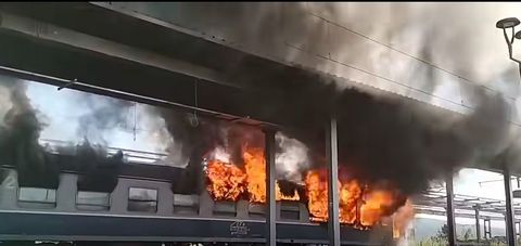 Incendiu la un vagon al unui tren de călători, în gara Ilteu din judeţul Arad - VIDEO