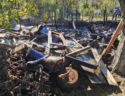 Doi vârstnici au suferit arsuri la faţă şi la mâini, în urma unui incendiu produs în gospodăria lor dintr-o comună din judeţul Iaşi/ Cauza incendiului şi recomandările pompierilor