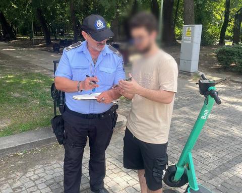 Trotinetele electrice închiriate nu vor mai circula în parcurile din Bucureşti şi la evenimentele stradale cu public
