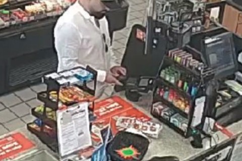 WSJ: Reţele criminale de români golesc conturile de asistenţă socială din SUA profitând de tehnologia învechită a cardurilor - FOTO