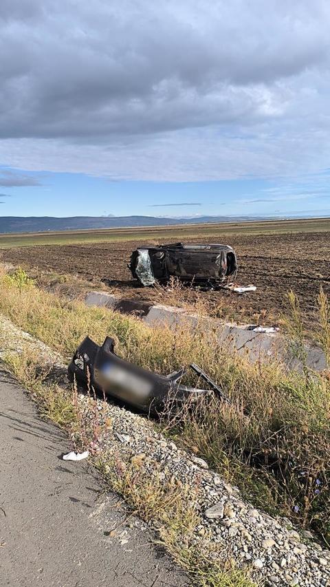 Buzău: Şapte persoane au fost rănite, după ce o maşină s-a răsturnat pe un drum judeţean