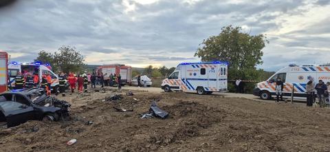Iaşi: Doi copii şi un adult au murit după ce un autoturism şi un camion s-au ciocnit, pe drumul dintre Paşcani şi Brăteşti/ Alte două persoane, rănite - FOTO