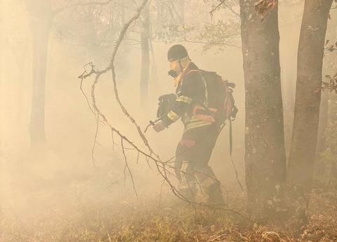 IGSU: Riscul de reaprindere şi propagare a incendiului din Parcul Naţional Domogled se menţine ridicat în perioada 8-10 octombrie, în condiţiile în care vegetaţia rămâne uscată în profunzime/ Momentul critic, în 11 octombrie, când va fi vânt puternic