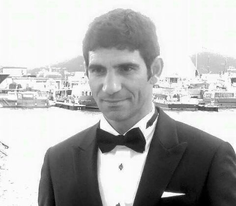 Actorul Cuzin Toma, reţinut după ce a condus deşi avea acest drept suspendat/ Totodată, aparatul Drugtest a relevat prezenţa unor substanţe interzise, astfel că se aşteaptă rezultatul analizelor