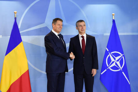 Klaus Iohannis se întâlneşte joi cu secretarul general al NATO, înaintea inaugurării scutului antirachetă