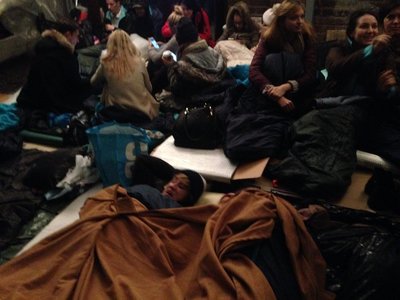 Ambasadorul Marii Britanii, la un proiect dedicat Zilei Internaţionale a Persoanelor fără Adăpost, el dormind vineri noapte pe stradă