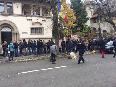 Buletinele de vot la Ambasada Moldovei la Bucureşti s-au epuizat; ambasadorul redirecţionează alegătorii basarabeni către consulat