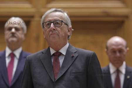 Năstase, Ciorbea, Băsescu, Ponta, la discursul lui Juncker în Parlament. Preşedintele CE l-a pupat pe frunte pe Traian Băsescu. VIDEO