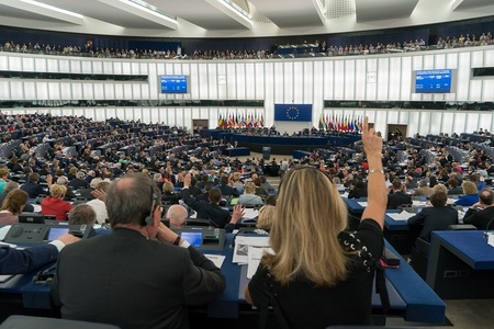 Europarlamentari creştin democraţi, socialişti şi ALDE pun rezoluţia împotriva României sub semnul întrebării. PPE consideră „excesivă” activarea Articolului 7