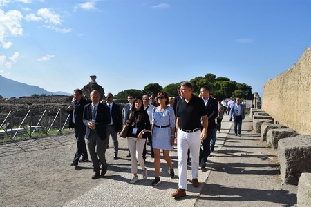 Preşedintele Iohannis şi soţia sa au vizitat situl arheologic Pompei-FOTO
