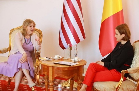 Primirea de către ministrul afacerilor externe Luminiţa Odobescu a ambasadoarei SUA la Bucureşti, Kathleen Ann Kavalec -  Intensificarea eforturilor de includere a României în Programul Visa Waiver, printre temele discutate - FOTO