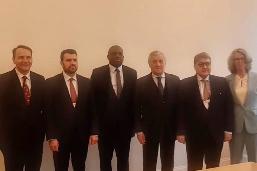 Hurezeanu, la München – Discuţii cu senatori americani despre ingerinţele străine în alegerile prezidenţiale din Români şi prevenirea unor astfel de situaţii / Dialog cu omologul olandez, inclusiv pe tema furtului tezaurului dacic de la Muzeul Drents