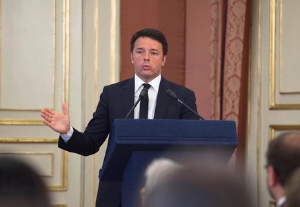 Renzi denunţă drept neruşinat un plan al Vienei de a ridica un gard la frontiera cu Italia pentru a opri migranţii