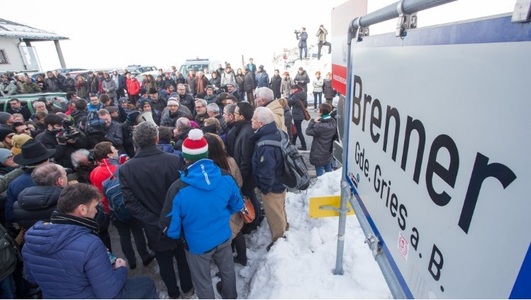 Sute de persoane sunt aşteptate la Brenner pentru a protesta faţă de ridicarea unui gard la frontiera austriaco-italiană